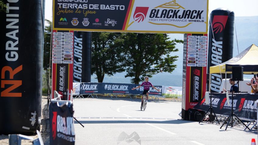"Granfondo Terras de Basto 2025" juntou mais de mil atletas e encheu a região de cor e energia.