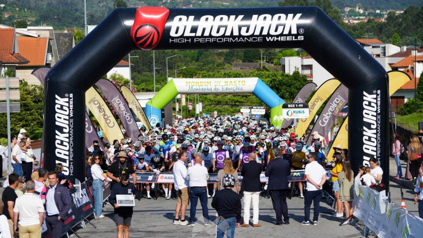 "Granfondo Terras de Basto 2025" juntou mais de mil atletas e encheu a região de cor e energia.